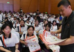 法治宣传进校园系列活动营造了良好的学法氛围