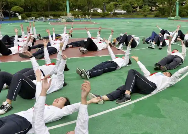 沁润每个心灵以学生为本打造高效讲堂师生结对定制学科成长方案